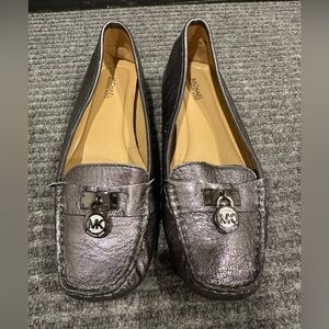Women’s Michael Kors Metallic Pewter MK Charm Loafers size 9 made in Ethiopia